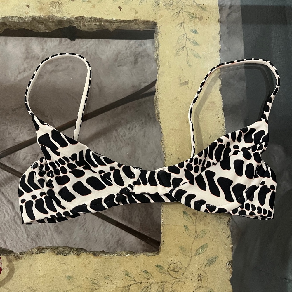 Benoa swim top $50 small new